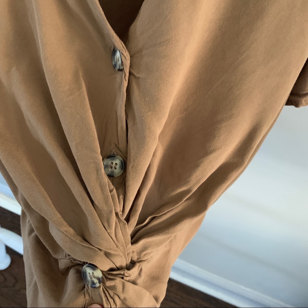 ❤️ Brown Crop Top Button Up - Picture 9 of 10
